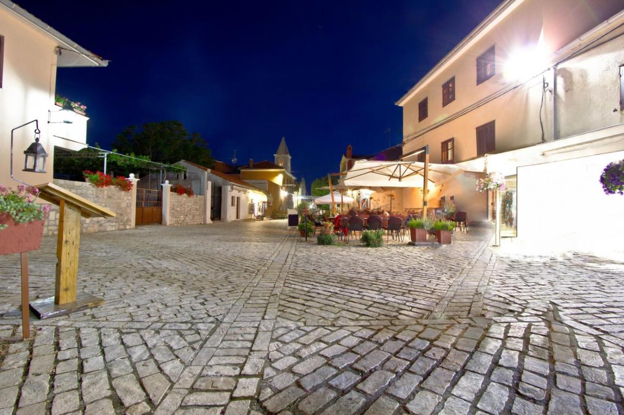 Apartment In Nin With Terrace, Air Conditioning, Wi-Fi Экстерьер фото